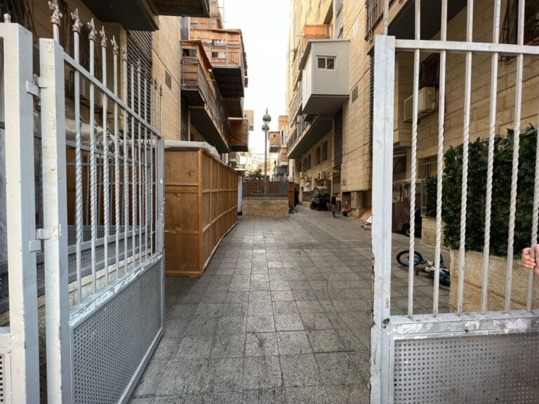 סיור סוכות בחצרות החרדיות של ירושלים