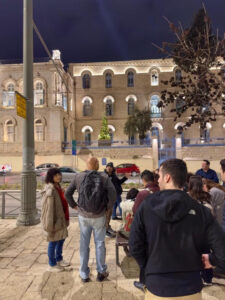סיור באווירת כריסמס ברובע הנוצרי בירושלים | "למי צלצלו הפעמונים?"
