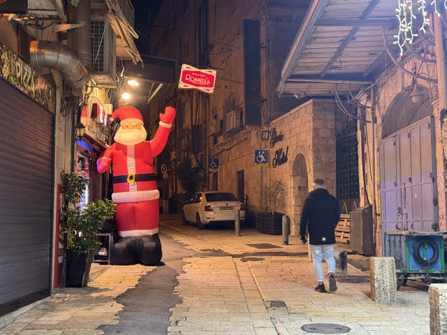 סיור באווירת כריסמס ברובע הנוצרי בירושלים | "למי צלצלו הפעמונים?"
