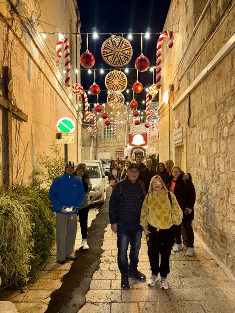 סיור באווירת כריסמס ברובע הנוצרי בירושלים | "למי צלצלו הפעמונים?"