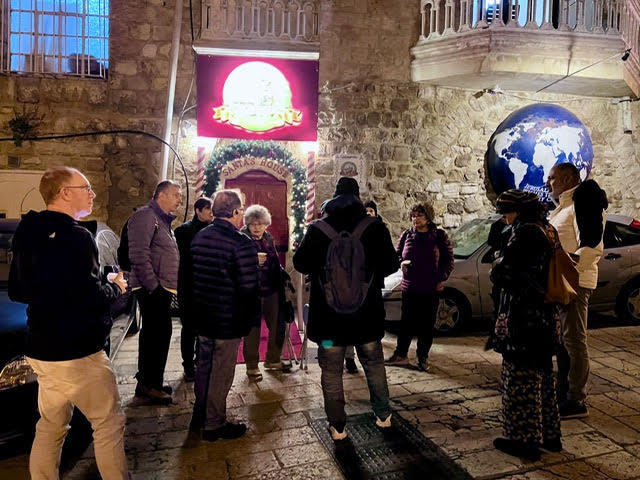 סיור באווירת כריסמס ברובע הנוצרי בירושלים | "למי צלצלו הפעמונים?"