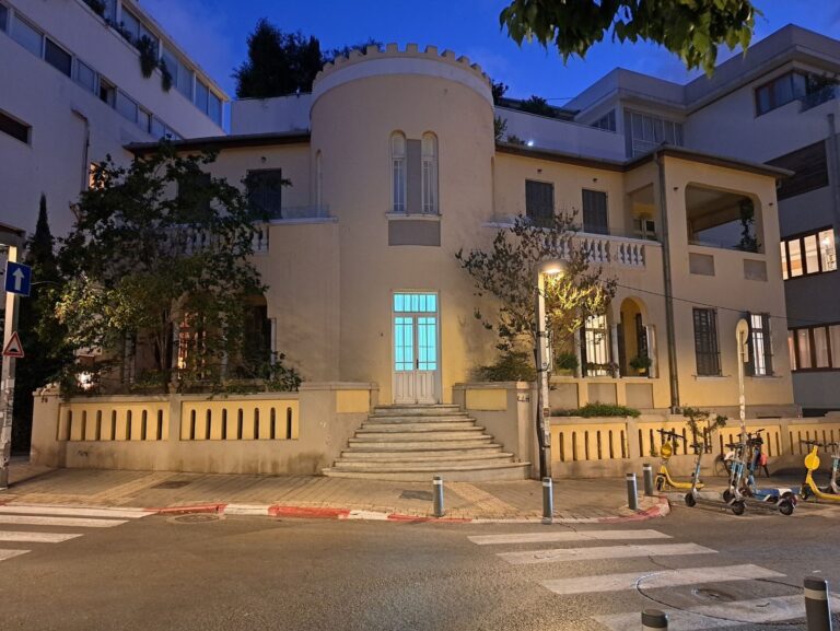 Architecture tour from Gan Meir to Sheinkin – the architectural story of the Craftsmen’s Quarter