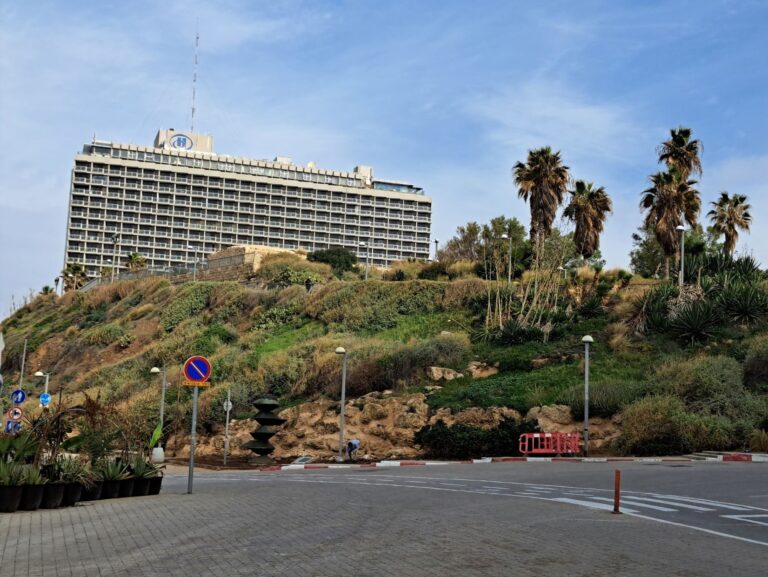 Architecture tour from Geddes to Brutalism – from Ben-Gurion Blvd. to Nordau Blvd.