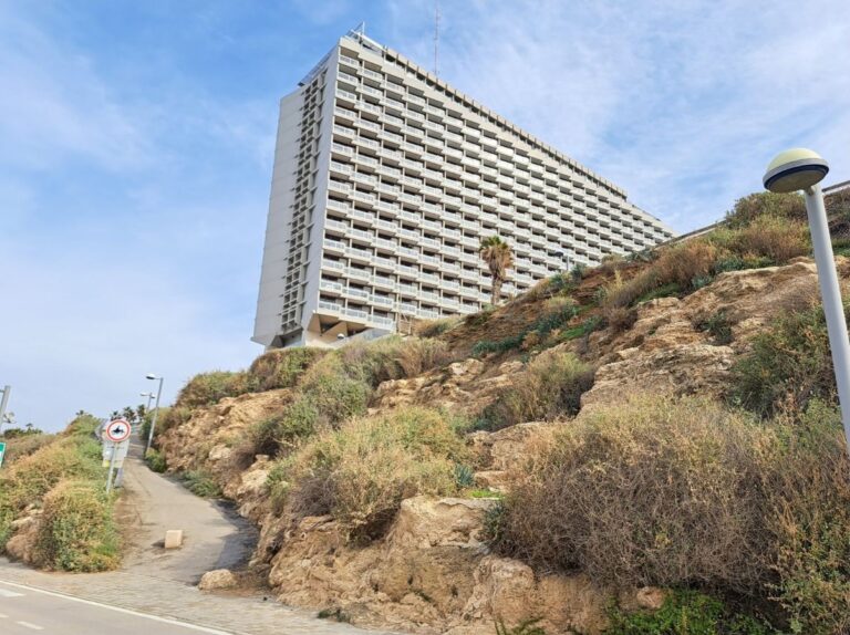 Architecture tour from Geddes to Brutalism – from Ben-Gurion Blvd. to Nordau Blvd.