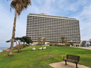 Architecture tour from Geddes to Brutalism – from Ben-Gurion Blvd. to Nordau Blvd.