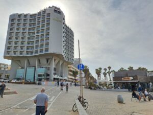 Architecture tour from Geddes to Brutalism – from Ben-Gurion Blvd. to Nordau Blvd.