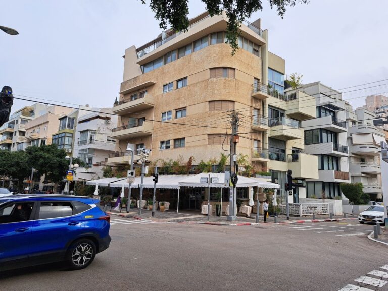 Architecture tour from Geddes to Brutalism – from Ben-Gurion Blvd. to Nordau Blvd.