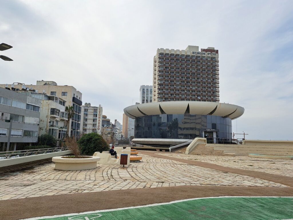 Architecture tour from Geddes to Brutalism – from Ben-Gurion Blvd. to Nordau Blvd.