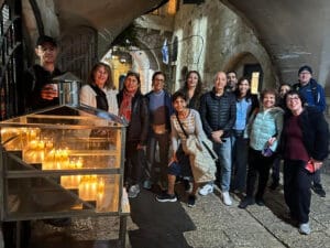 סיור חנוכיות בעיר העתיקה בירושלים | ערב שכולו אור ברובע היהודי