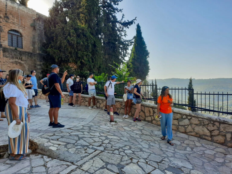 Un viaje al extranjero sin salir de Jerusalén: recorrido a pie por Ein Karem | Historias, iglesias y vistas