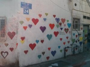 Graffiti tour for the whole family in Florence | Includes two creative activities