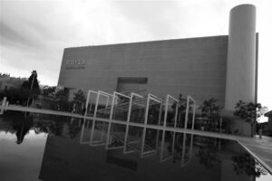 Visita a los monumentos y obras de arte en la calle Rothschild | From Michtman to Kadishman