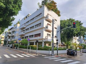 Architecture tour from the boulevard to the stage – architecture and culture on Rothschild